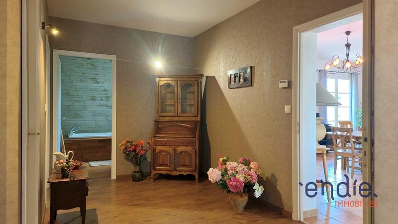 Maison - 249 m² - 8 pièces