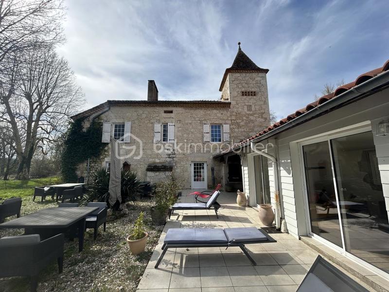 Château - 897 m² - 16 pièces