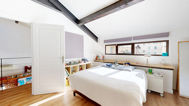 Appartement - 225 m² - 6 pièces