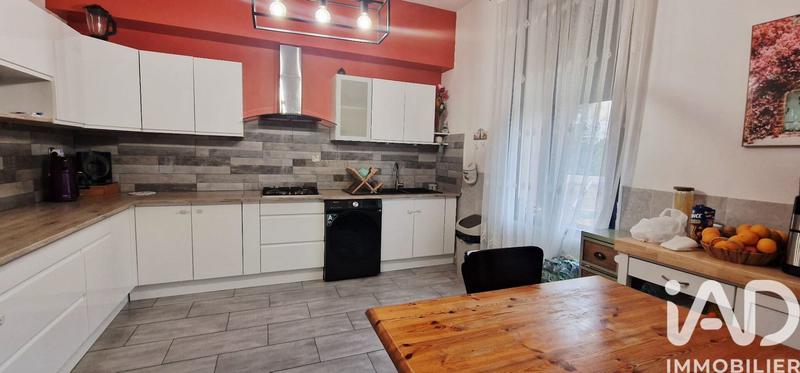 Maison - 223 m² - 9 pièces