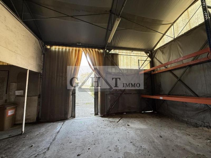 Entrepôt - 978 m²