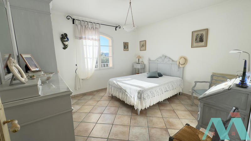 Maison - 185 m² - 5 pièces