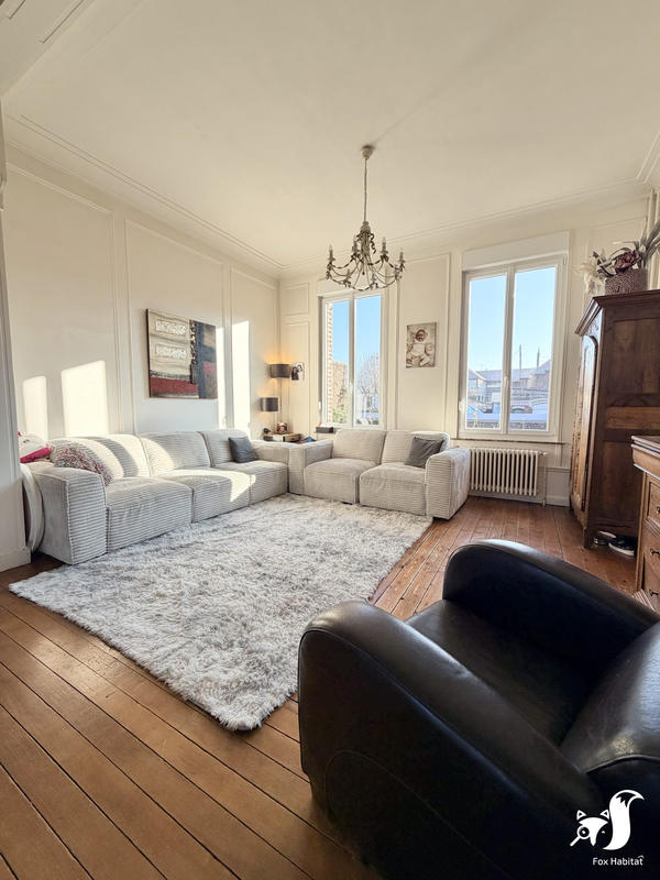 Maison - 240 m² - 8 pièces