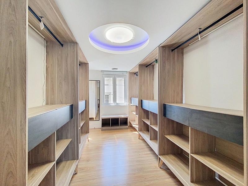 Maison - 299 m² - 9 pièces