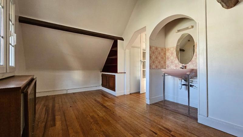 Propriété - 253 m² - 10 pièces