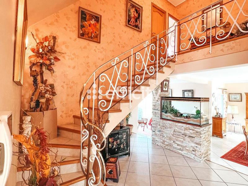 Maison - 208 m² - 5 pièces