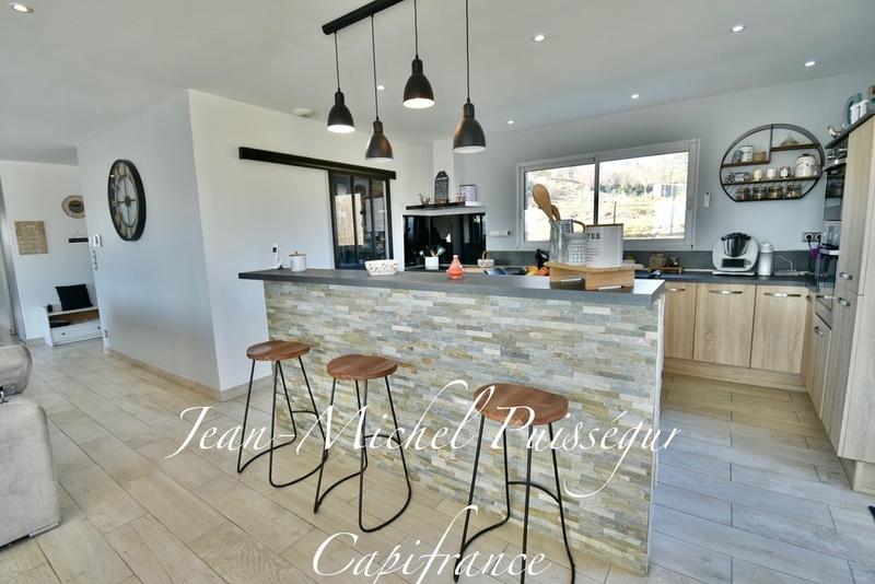 Maison - 230 m² - 8 pièces