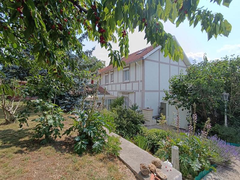 Maison - 143 m² - 6 pièces