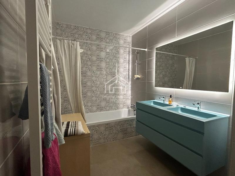 Appartement - 94 m² - 4 pièces