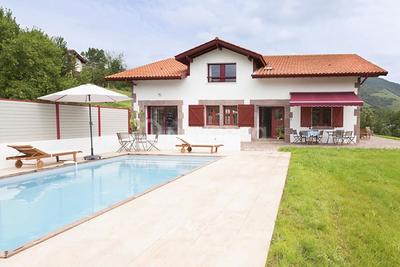 Maison - 376 m² - 14 pièces