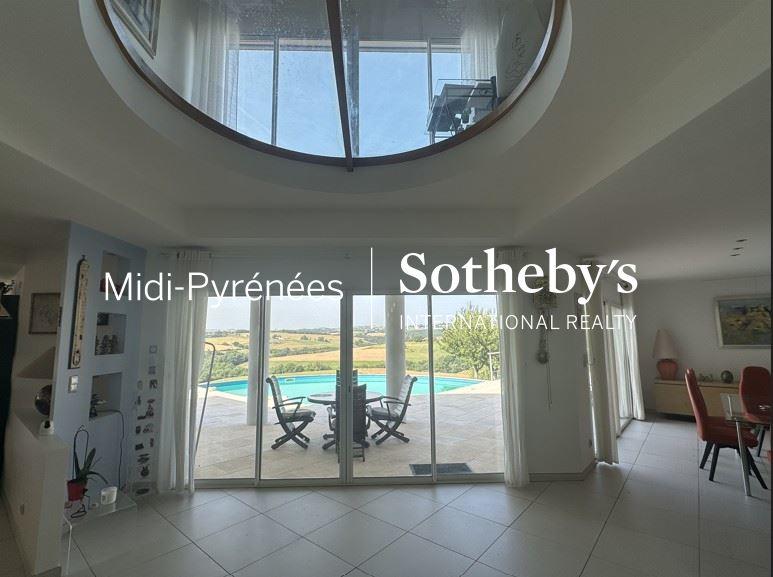 Maison - 350 m² - 9 pièces