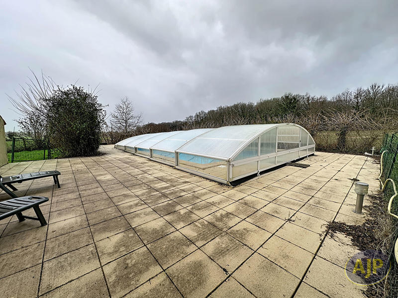 Maison - 220 m² - 9 pièces