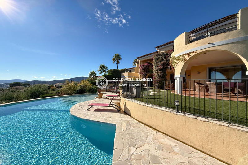 Villa - 249 m² - 8 pièces