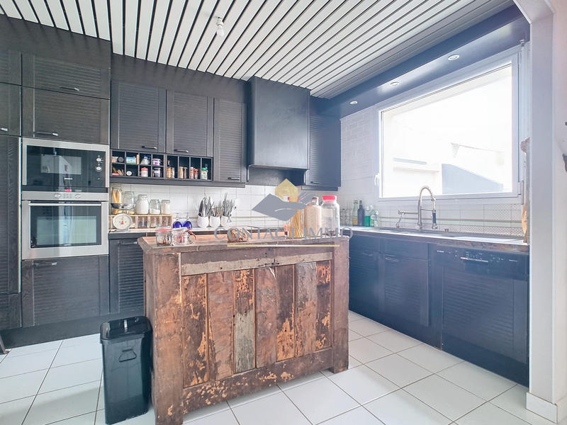 Maison - 166 m² - 7 pièces