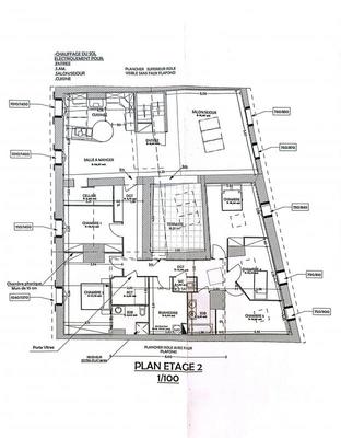 Duplex - 247 m² - 8 pièces
