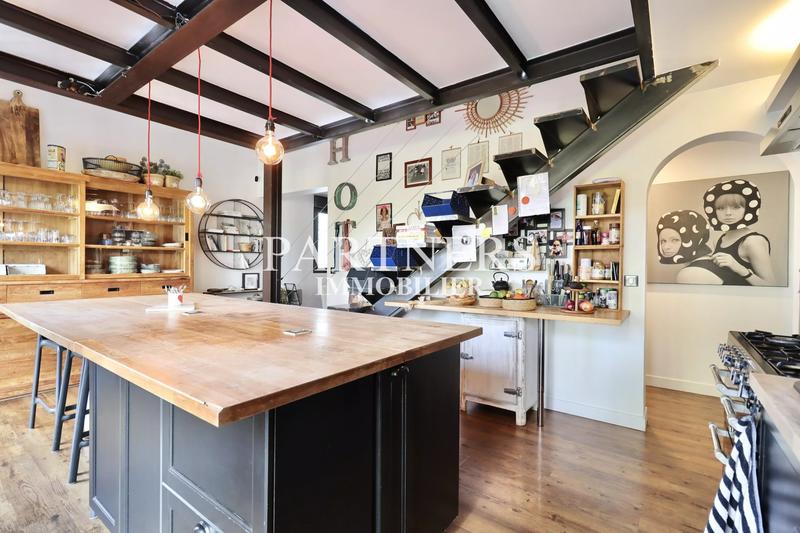 Maison - 220 m² - 7 pièces