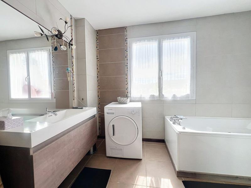 Maison - 150 m² - 6 pièces