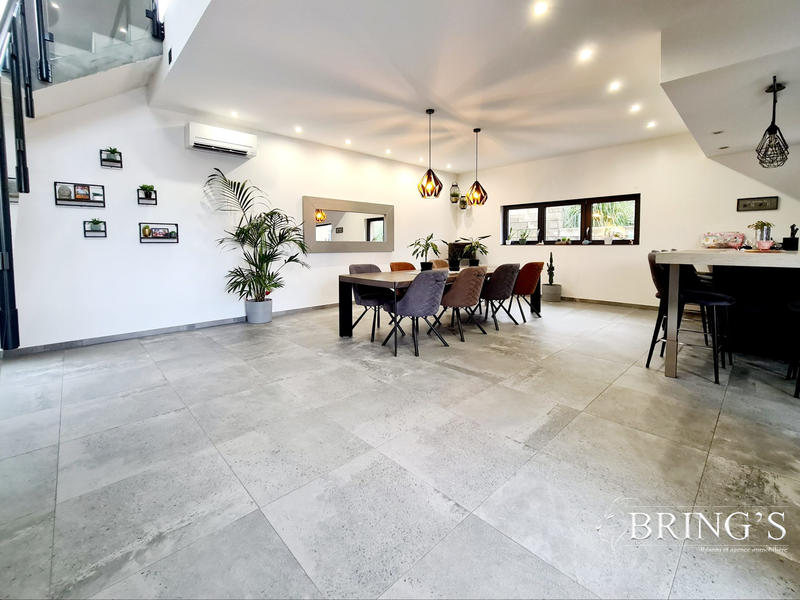 Maison - 162 m² - 5 pièces