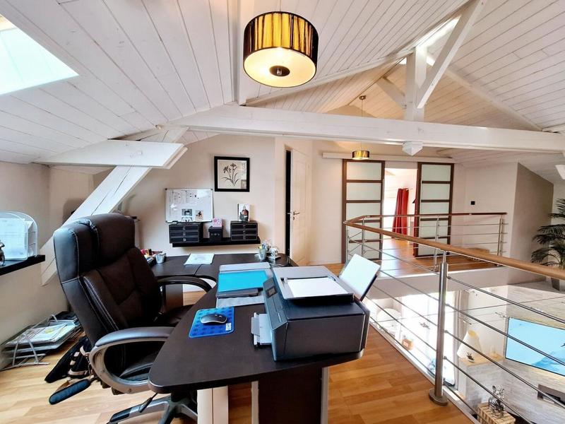 Maison - 250 m² - 2 pièces