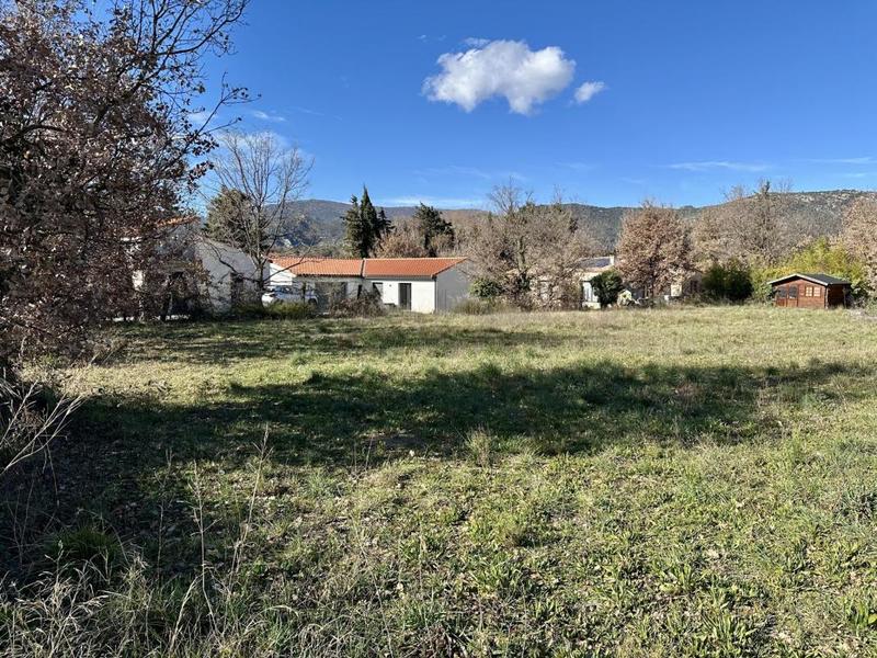 Terrain constructible - 1 087 m²