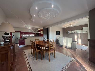Maison - 159 m² - 7 pièces