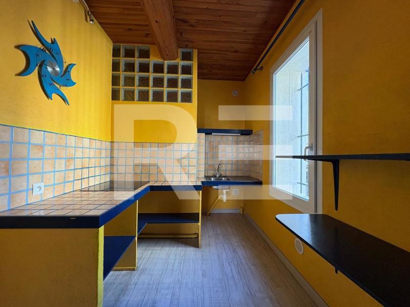 Studio - 30 m² - 4 pièces