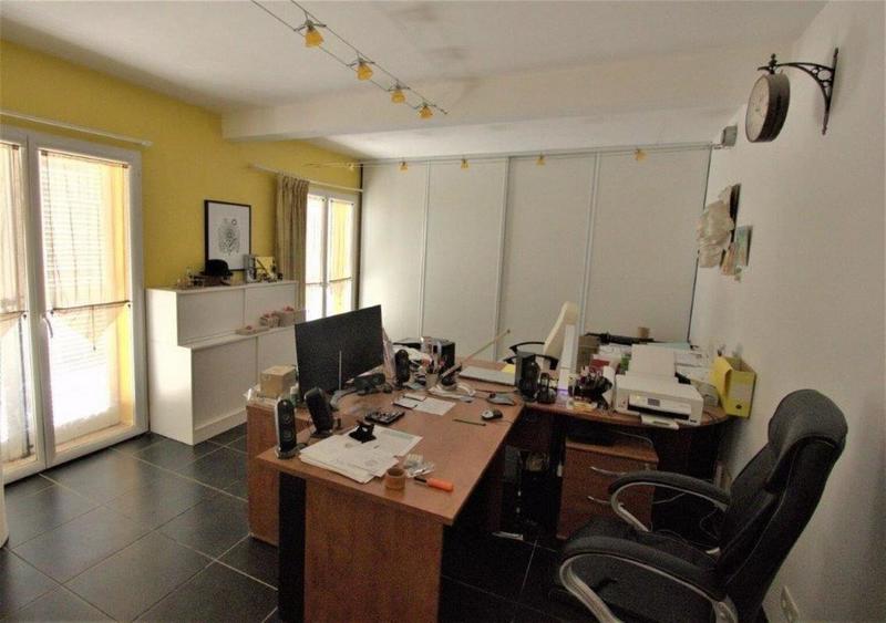 Propriété - 291 m² - 9 pièces