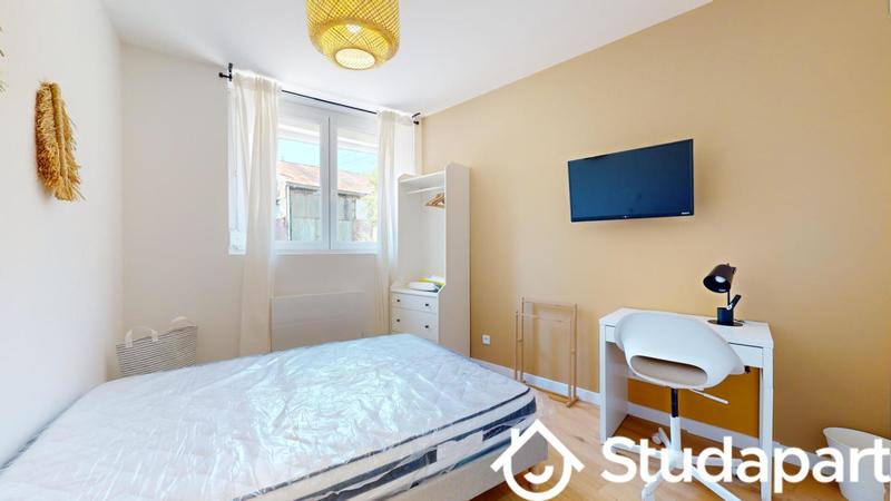 Chambre - 13 m² - 1 pièce