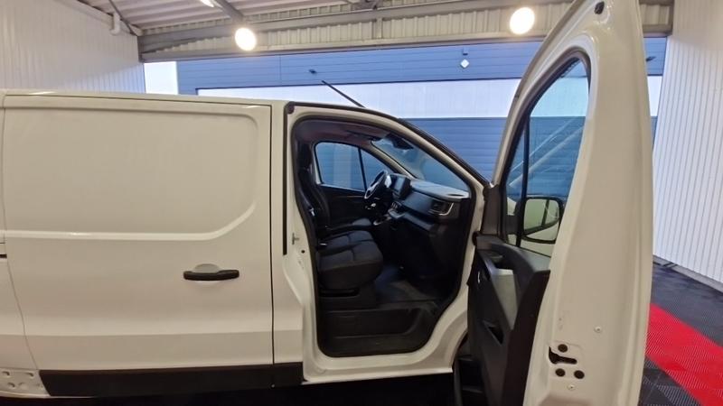 Renault Trafic l2h1 3000 kg blue dci 130 grand confort