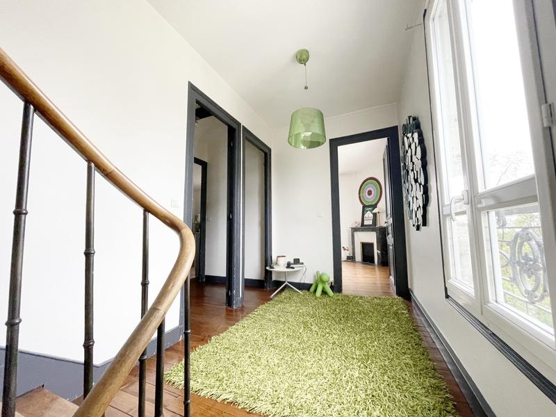 Maison - 241 m² - 8 pièces