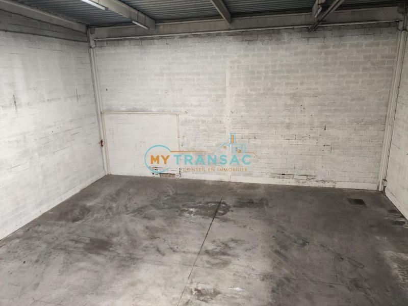 Entrepôt - 630 m²