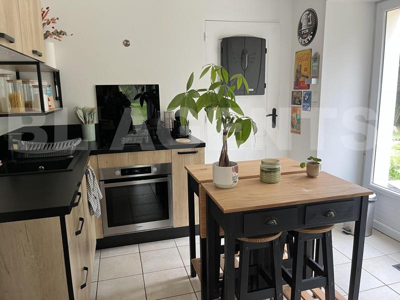 Maison - 270 m² - 10 pièces