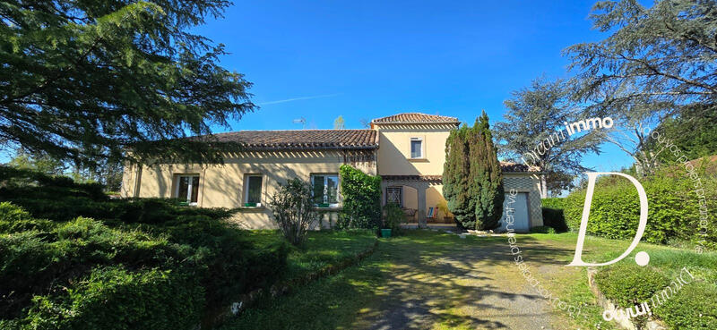 Maison - 180 m² - 5 pièces