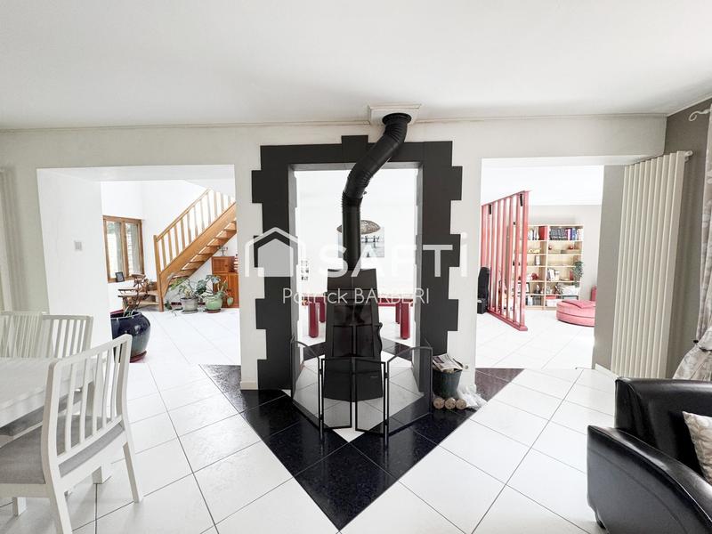 Maison - 254 m² - 7 pièces