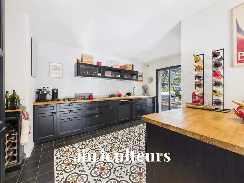 Propriété - 252 m² - 8 pièces