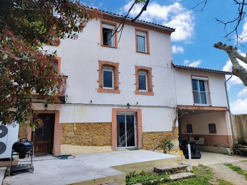 Maison - 220 m² - 8 pièces