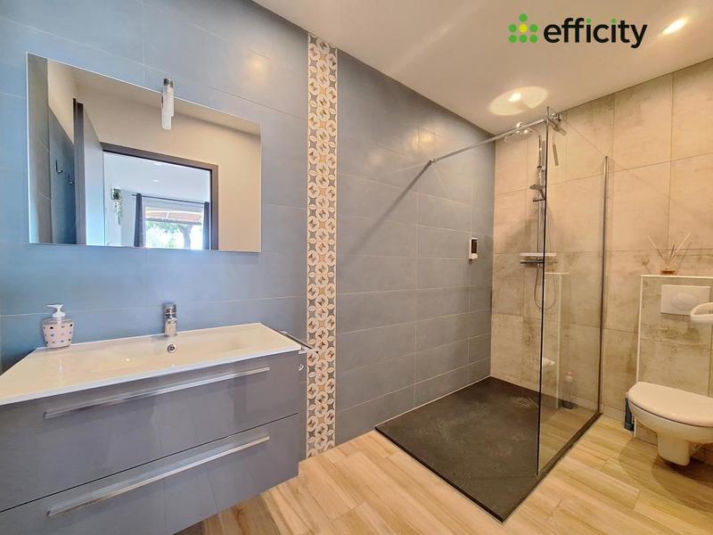 Villa - 225 m² - 9 pièces