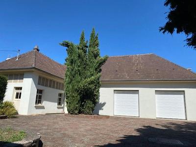 Maison - 218 m² - 9 pièces