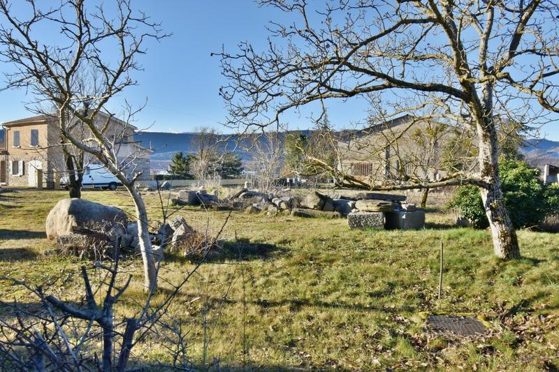 Terrain constructible - 2 000 m²