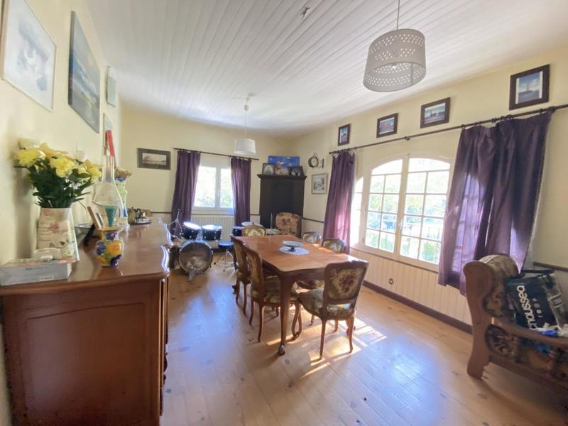 Maison - 203 m² - 8 pièces