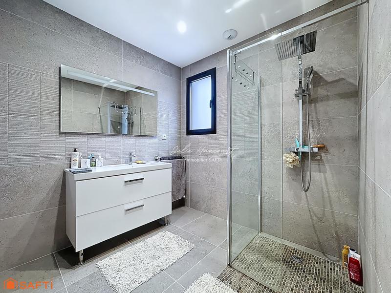 Maison - 217 m² - 5 pièces