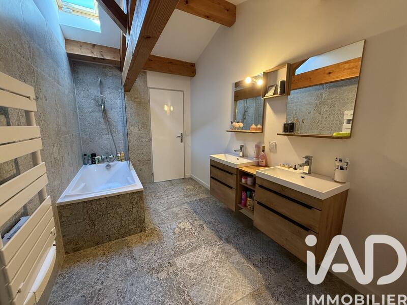 Maison - 181 m² - 6 pièces