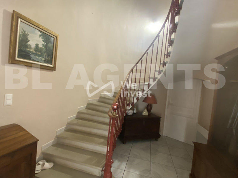 Maison - 273 m² - 8 pièces