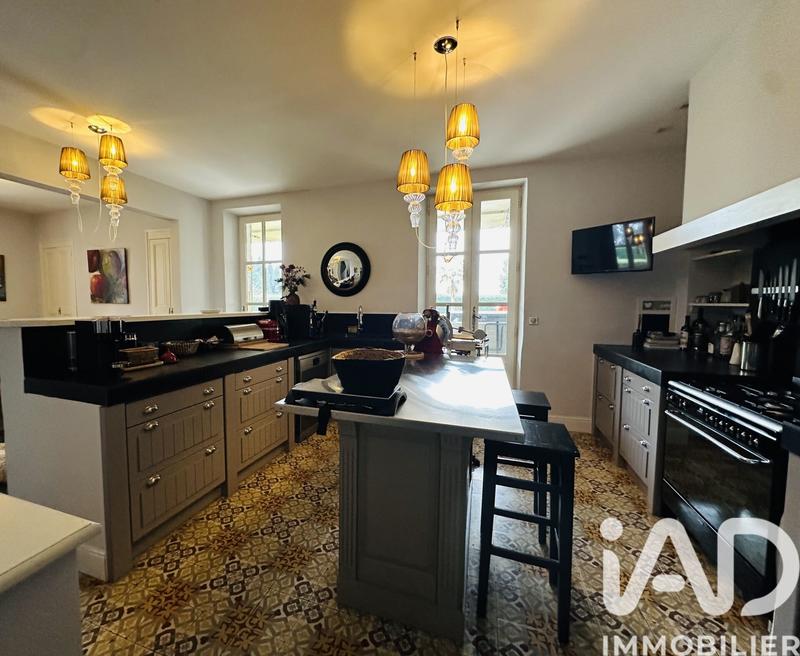 Maison - 332 m² - 8 pièces