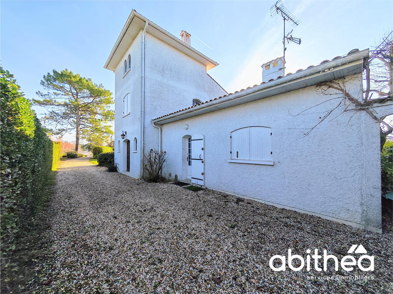 Maison - 250 m² - 11 pièces