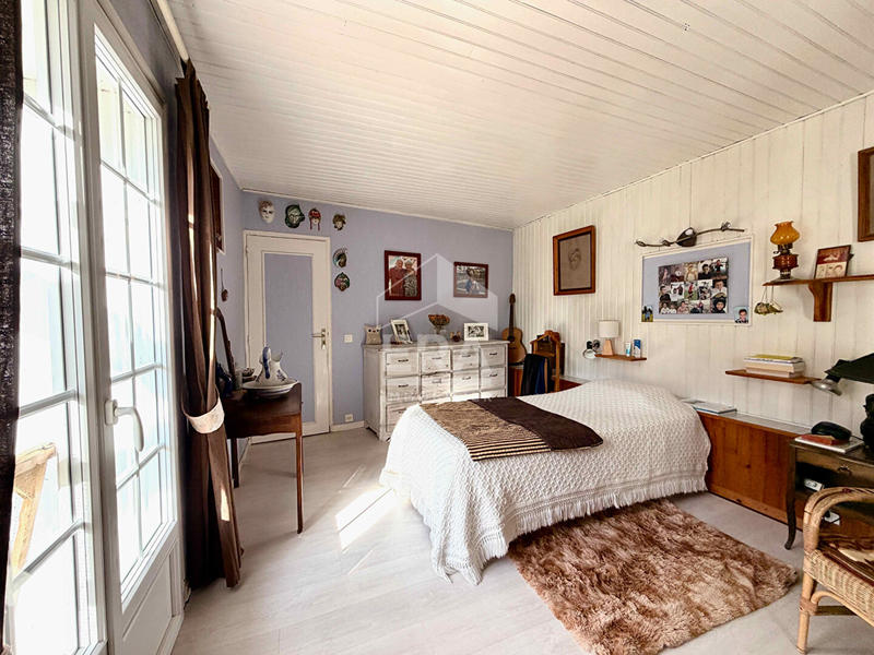 Maison - 240 m² - 10 pièces