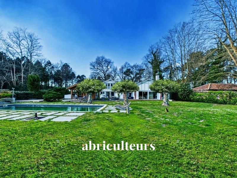 Maison ancienne - 295 m² - 10 pièces