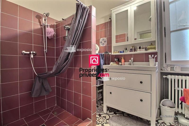 Maison - 230 m² - 6 pièces