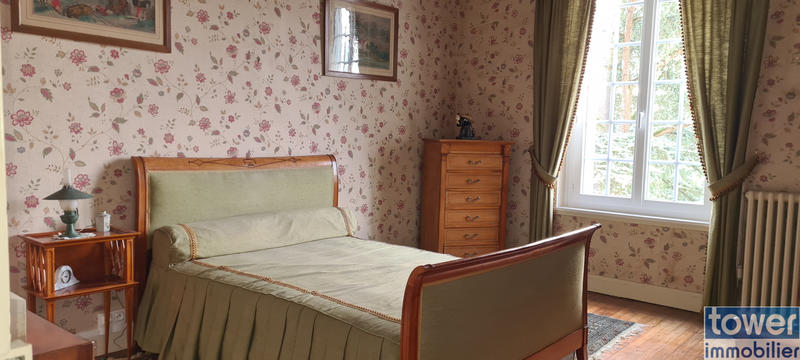 Propriété - 995 m² - 10 pièces