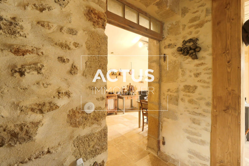 Maison - 235 m² - 8 pièces